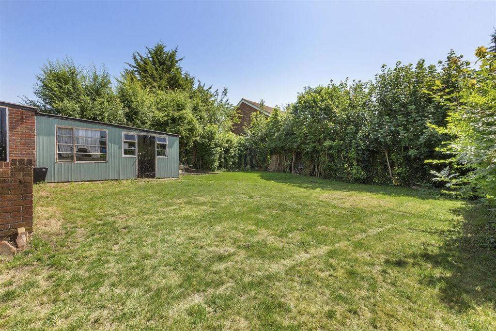 Property photo 3 of 16 18 Chestnut Lane, Hp15 7Bz-14.Jpg