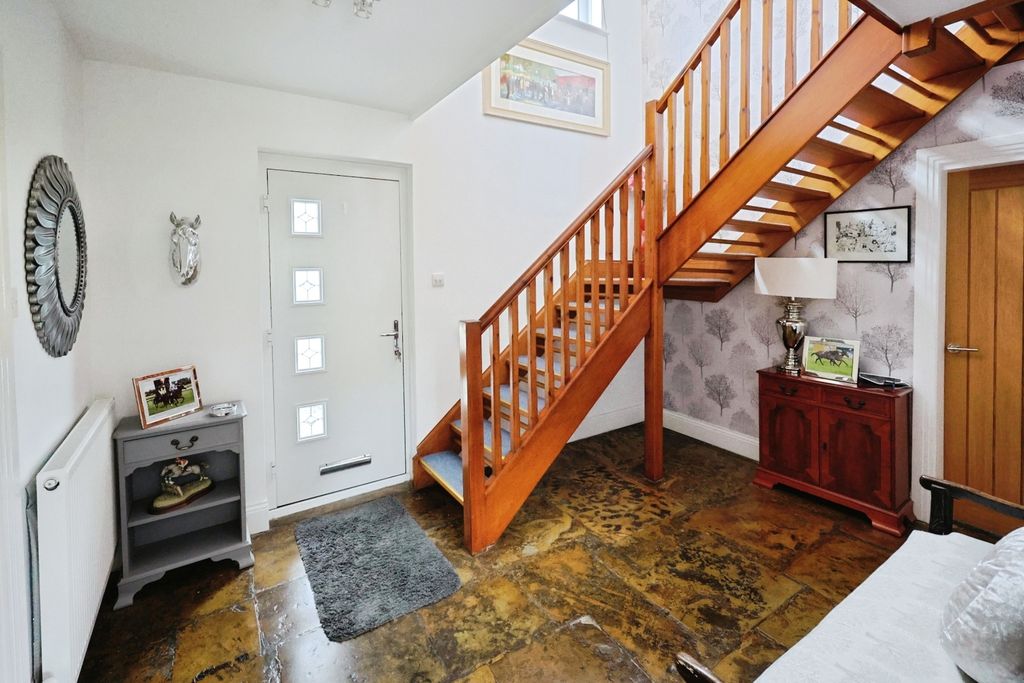 Property photo 3 of 23 Pbox-Img.Jpg