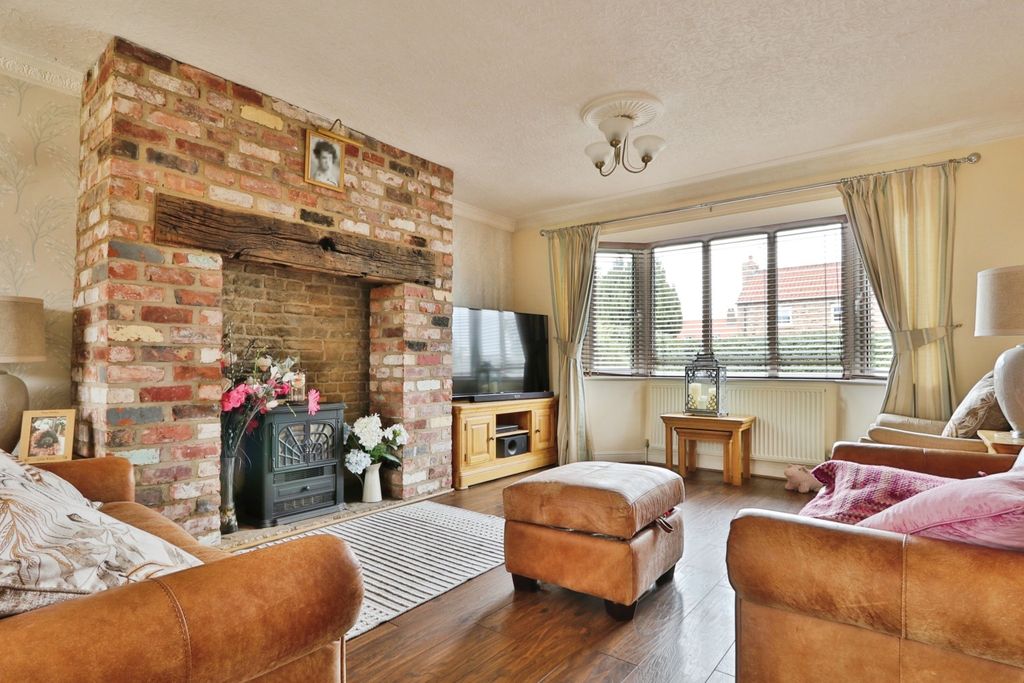 Property photo 3 of 20 4350776
