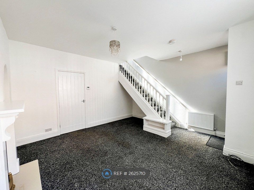 Property photo 3 of 19 Lounge