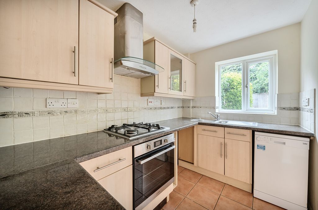 Property photo 2 of 24 1316340-12-685Aa7...