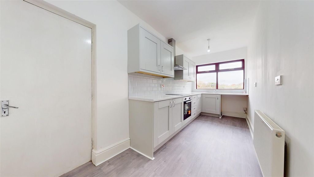 Property photo 3 of 19 Millbrook Lane Kitchen