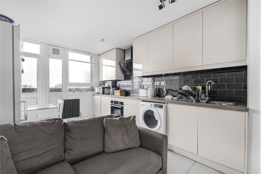Property photo 1 of 11 Reception/Kitchen