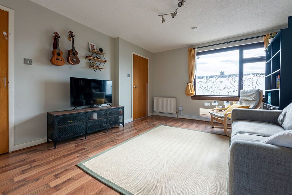 Property photo 2 of 22 Living Room