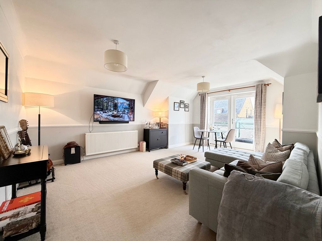 Property photo 2 of 9 Lounge