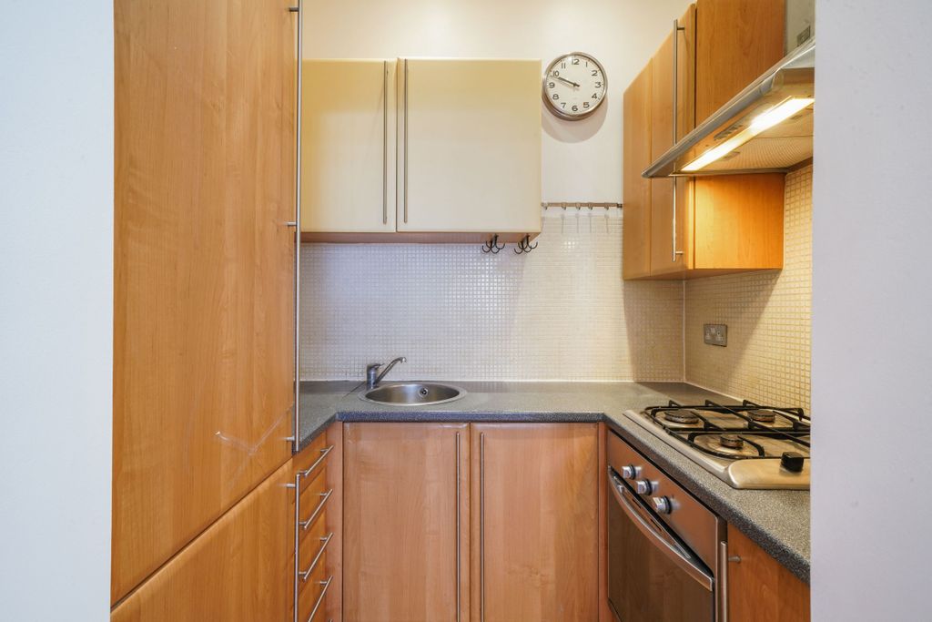 Property photo 3 of 9 Kitchen