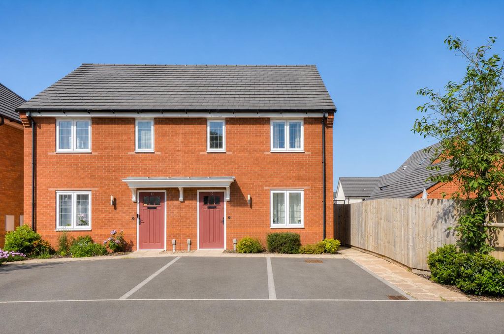 Property photo 3 of 16 38A79F93-1295-4135-A76A-047Dbad1Be81.Png
