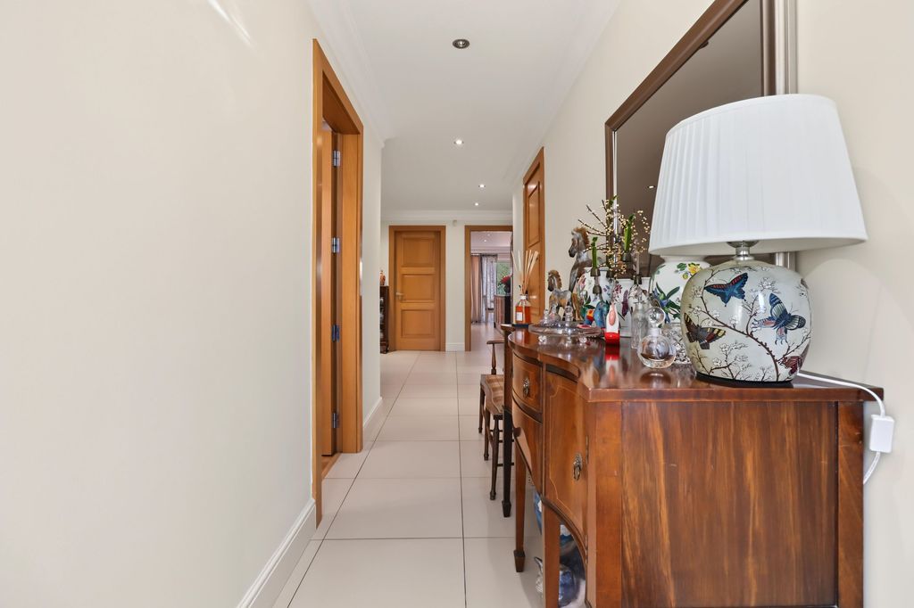Property photo 2 of 28