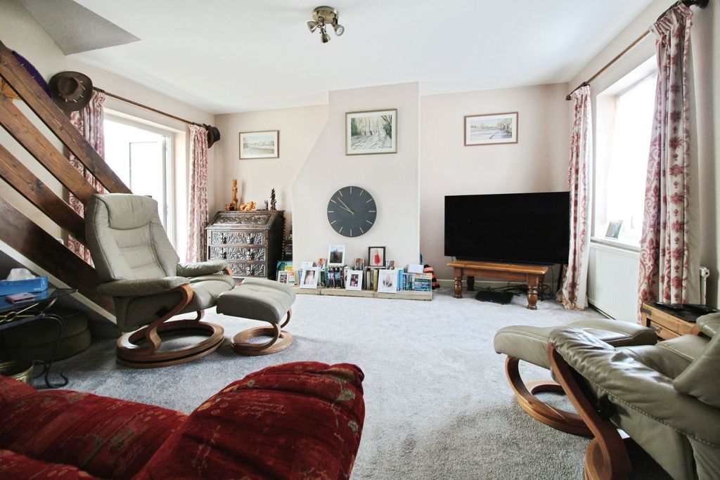 Property photo 2 of 14