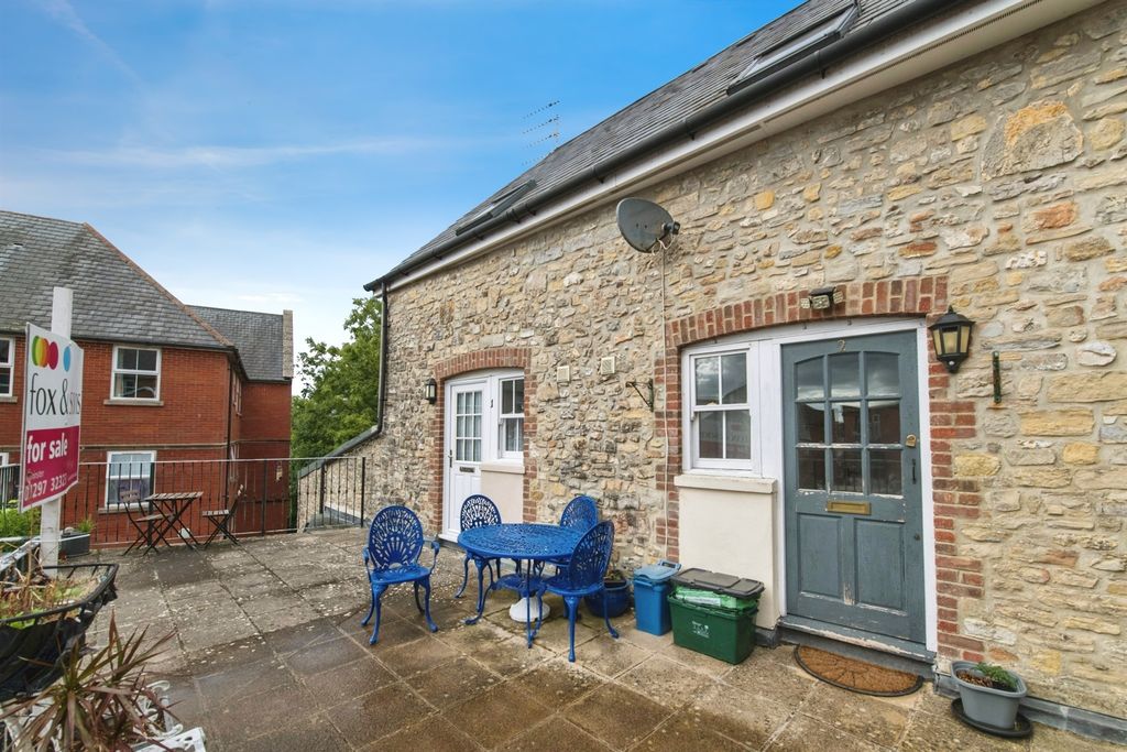 Property photo 2 of 17