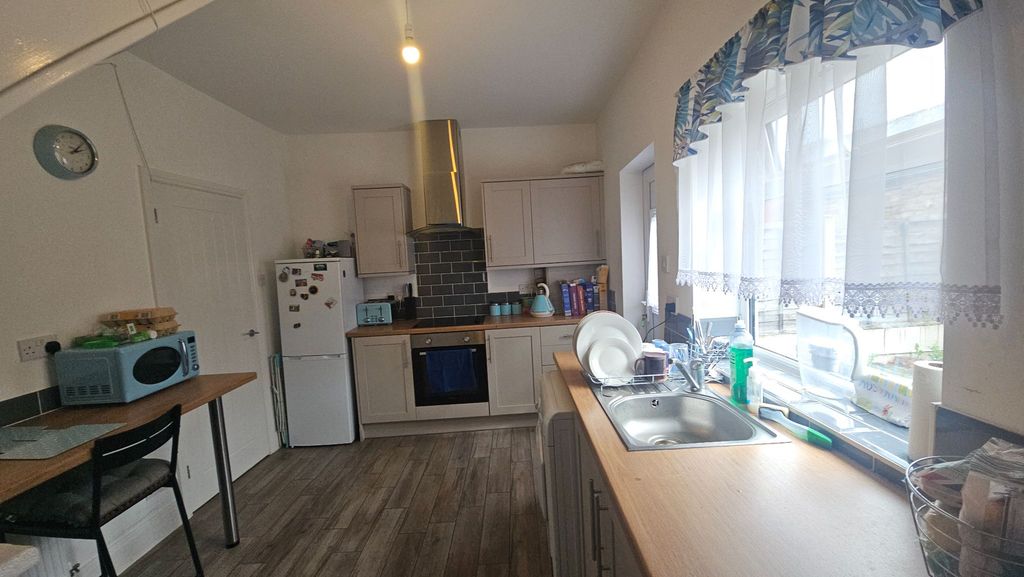 Property photo 1 of 8 Kitchen