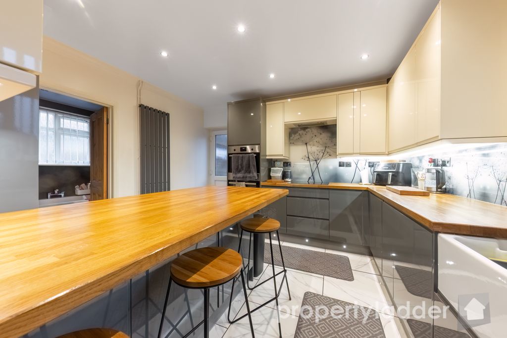 Property photo 2 of 18 Pl-12