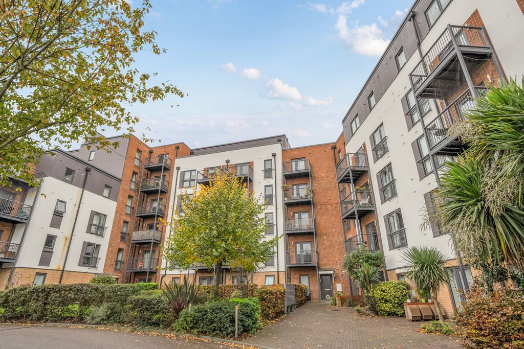 Property photo 1 of 18 External