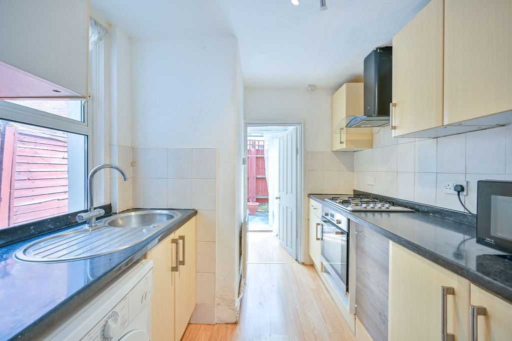 Property photo 3 of 7