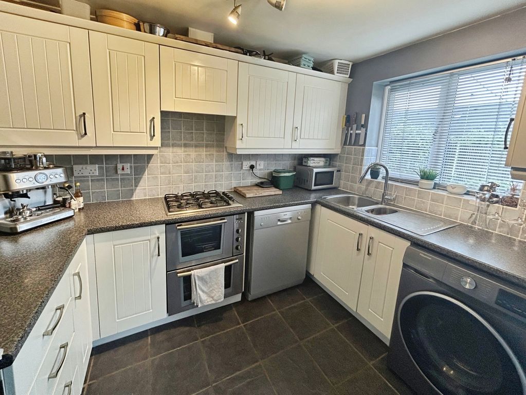 Property photo 2 of 15 Kitchen