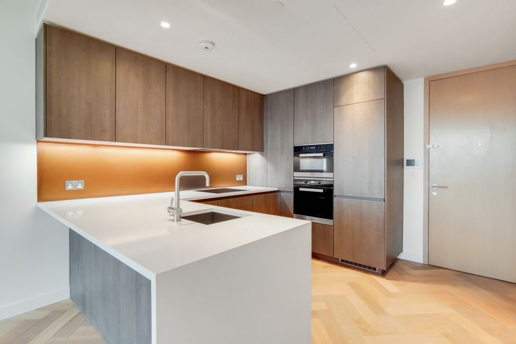 Property photo 3 of 14 Principal Tower