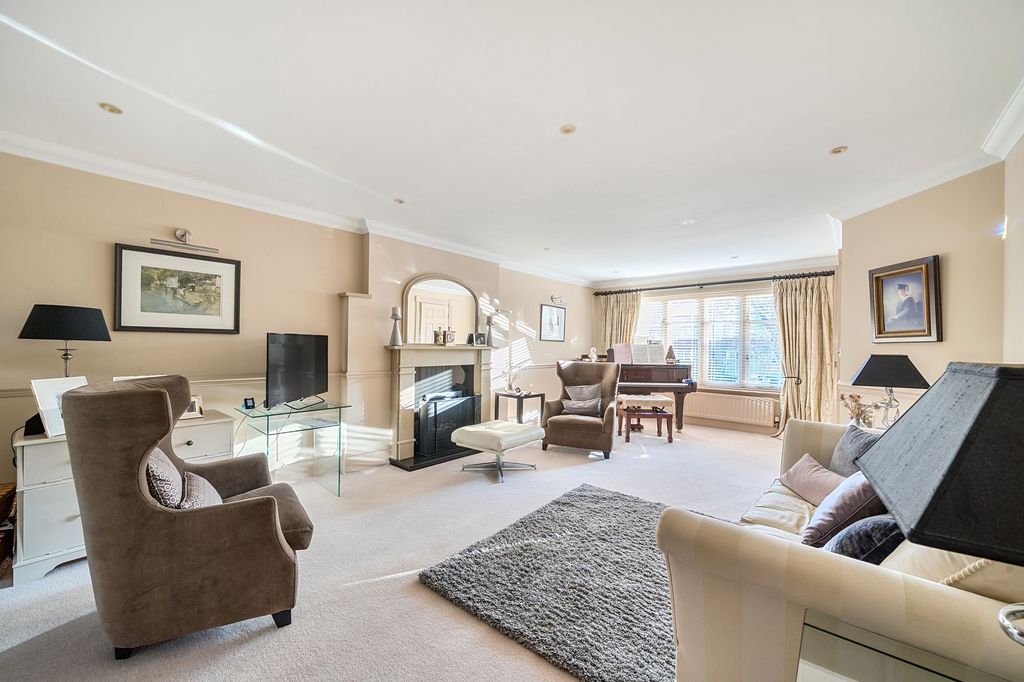 Property photo 2 of 23