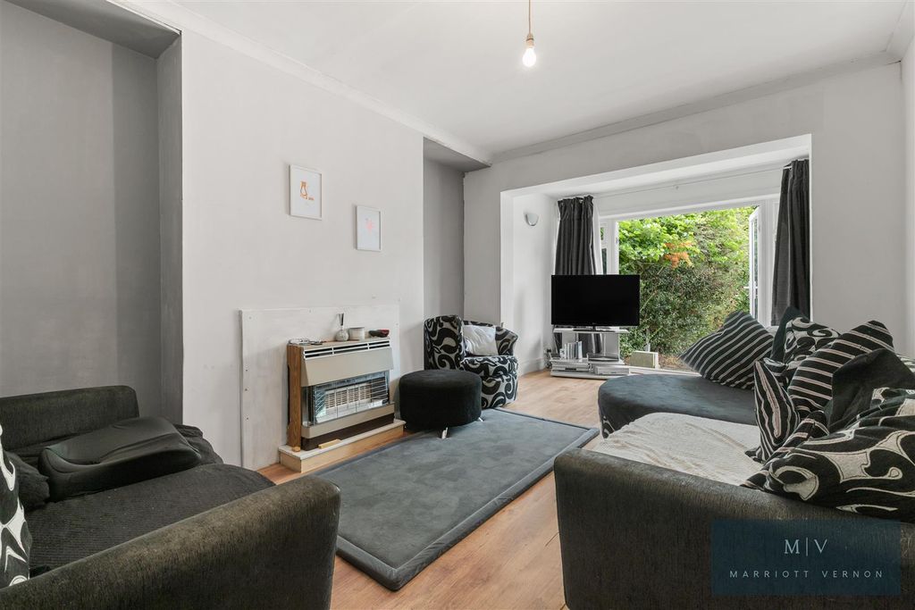 Property photo 3 of 13 Grasmere Road 33 MV-4.Jpg