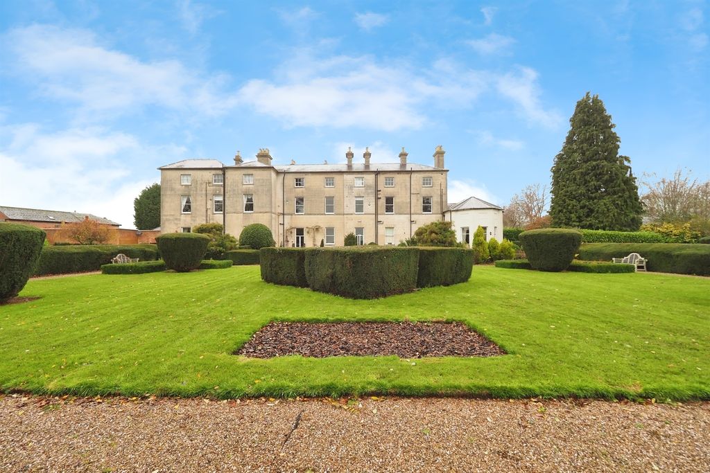 Property photo 1 of 22