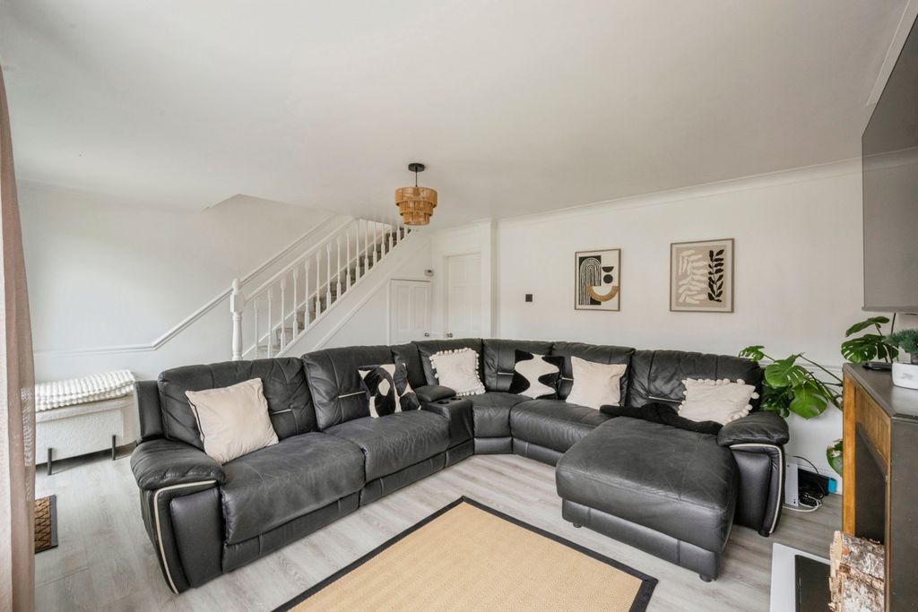 Property photo 3 of 14 Lounge