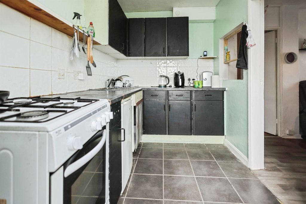 Property photo 2 of 17