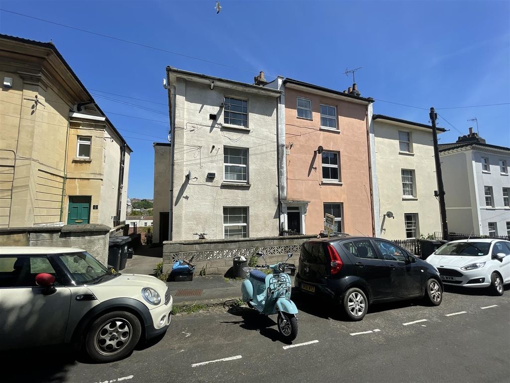 Property photo 2 of 7 Charming Period Property In A Sunny Location...