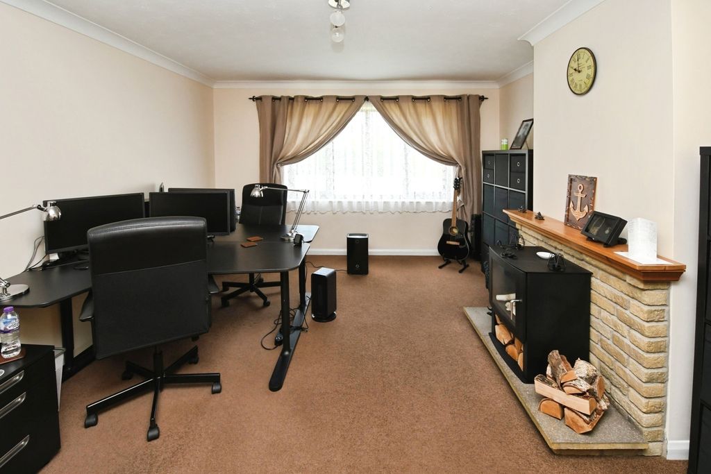 Property photo 2 of 17 Photo