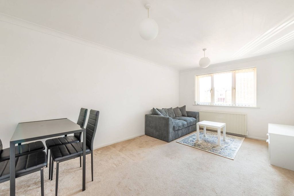 Property photo 2 of 7