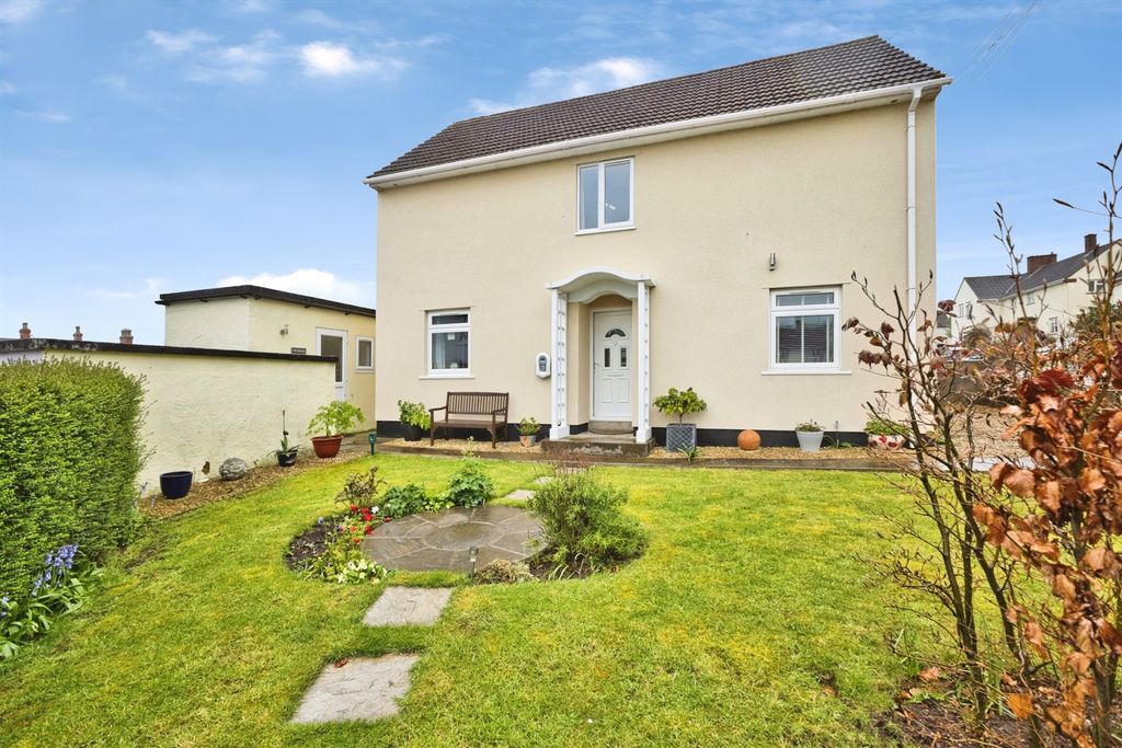 Property photo 1 of 19 Garden &amp; Parking