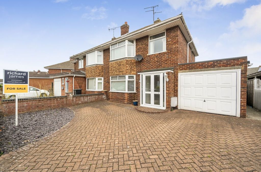 Property photo 1 of 11 146594216A19Aa70893ee