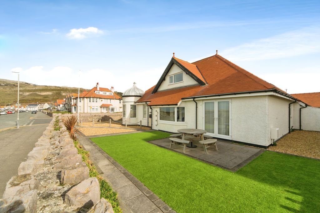 Property photo 2 of 17 Photography