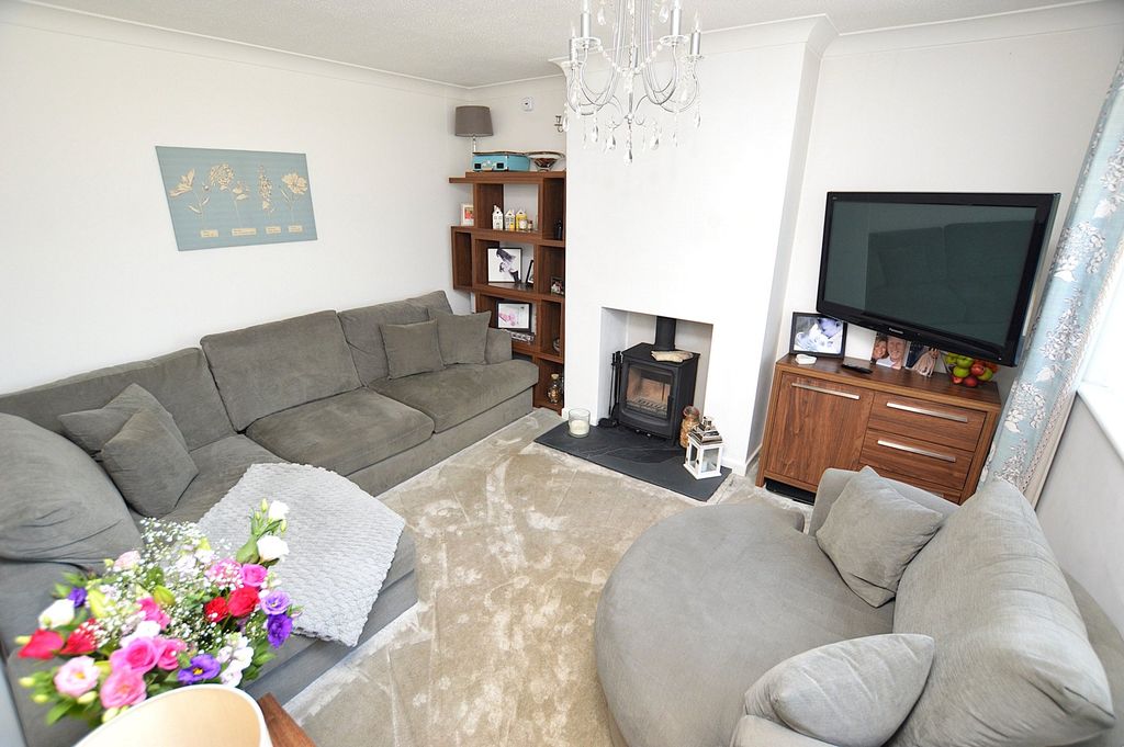 Property photo 2 of 10 2 - Lounge