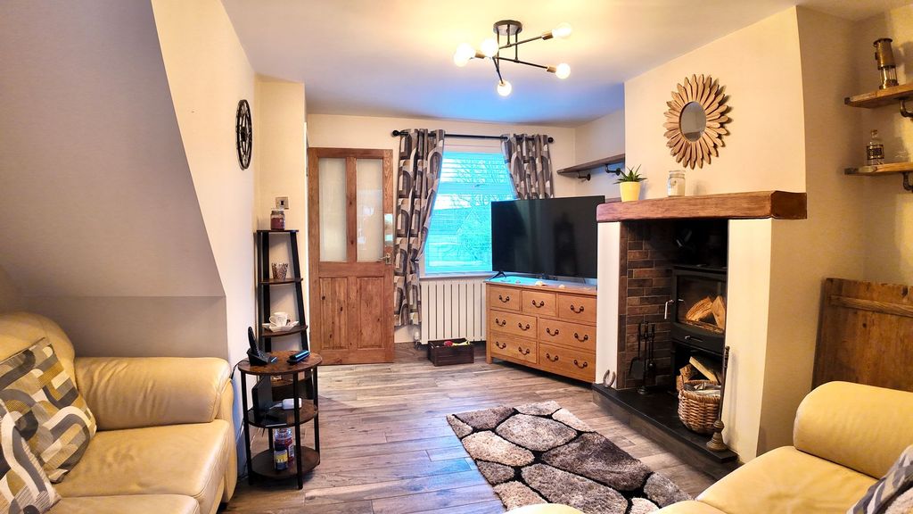 Property photo 2 of 28