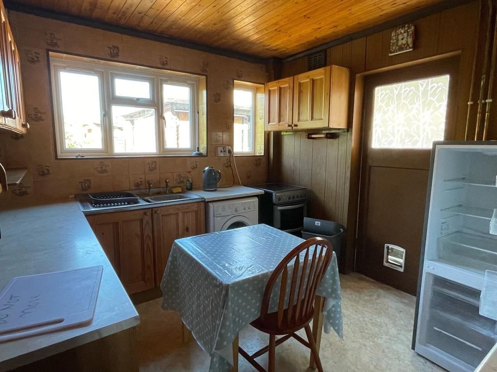 Property photo 2 of 16 Kitchen1.Jpg