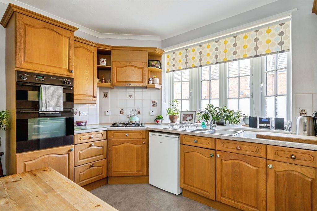 Property photo 2 of 13