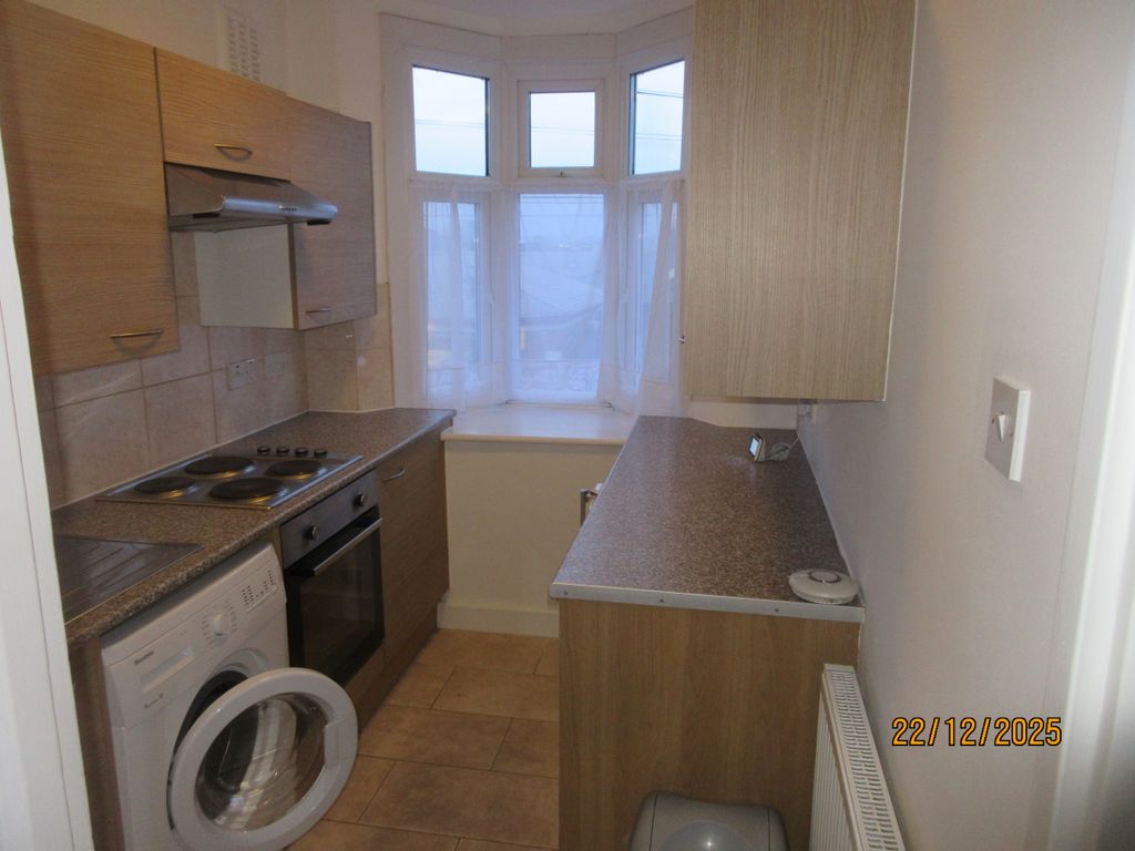 Property photo 1 of 10 Fitted Kitchen