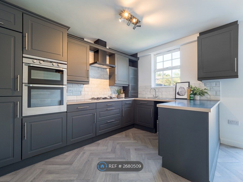 Property photo 2 of 11 Kitchen