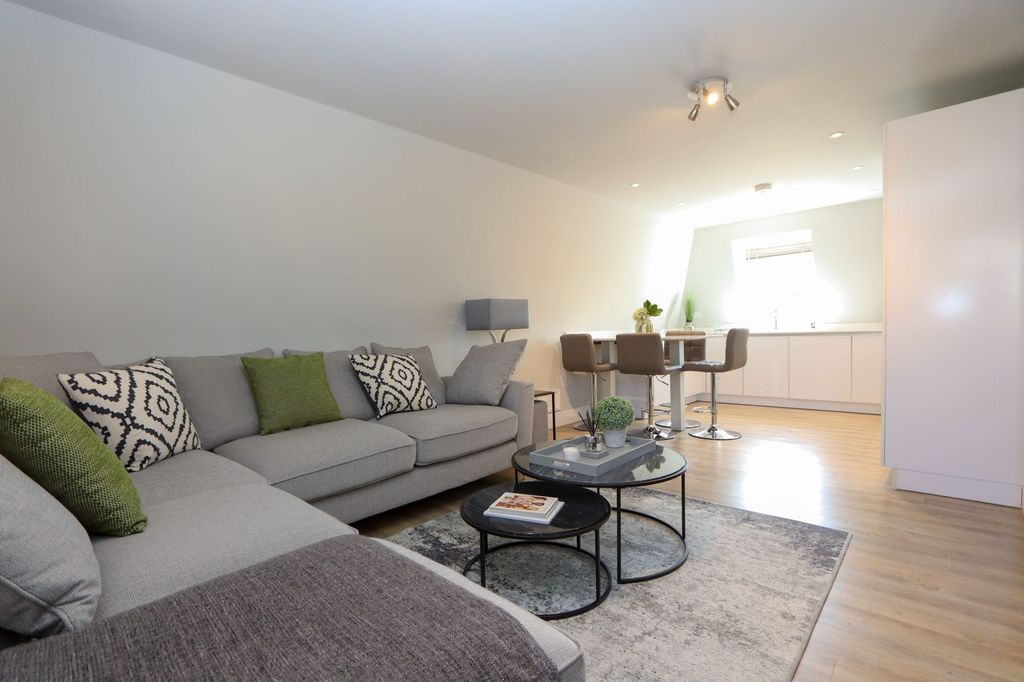 Additional image 12 of 2 bed flat for saleHemnall Street, Epping CM16
