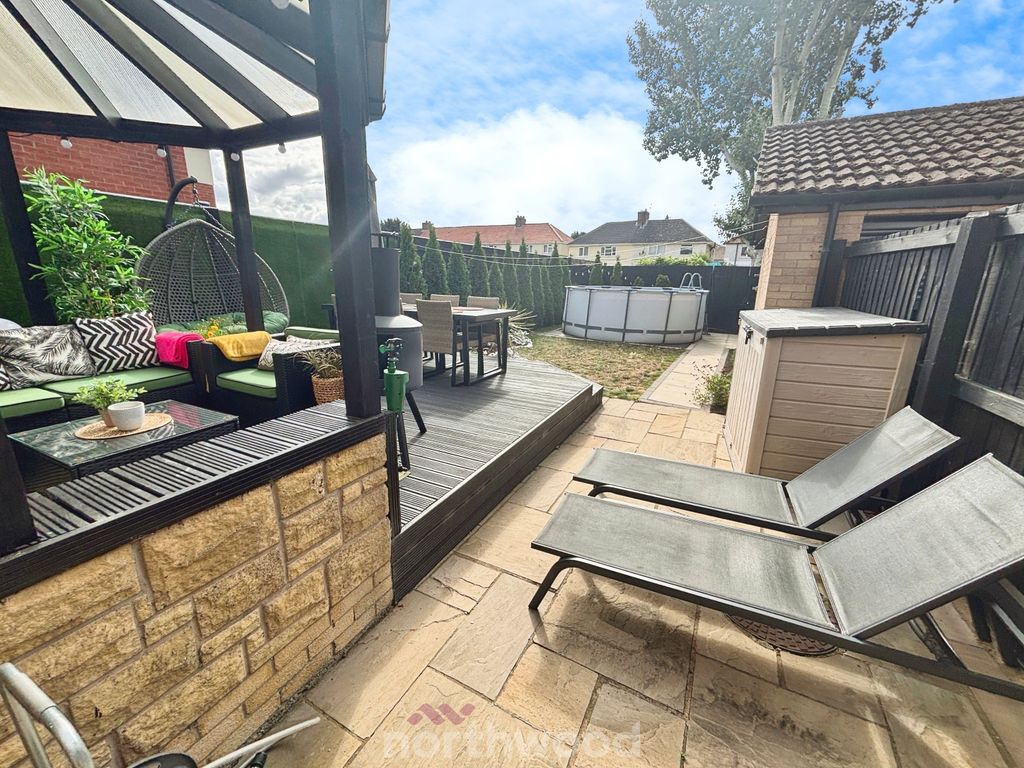 Property photo 3 of 35