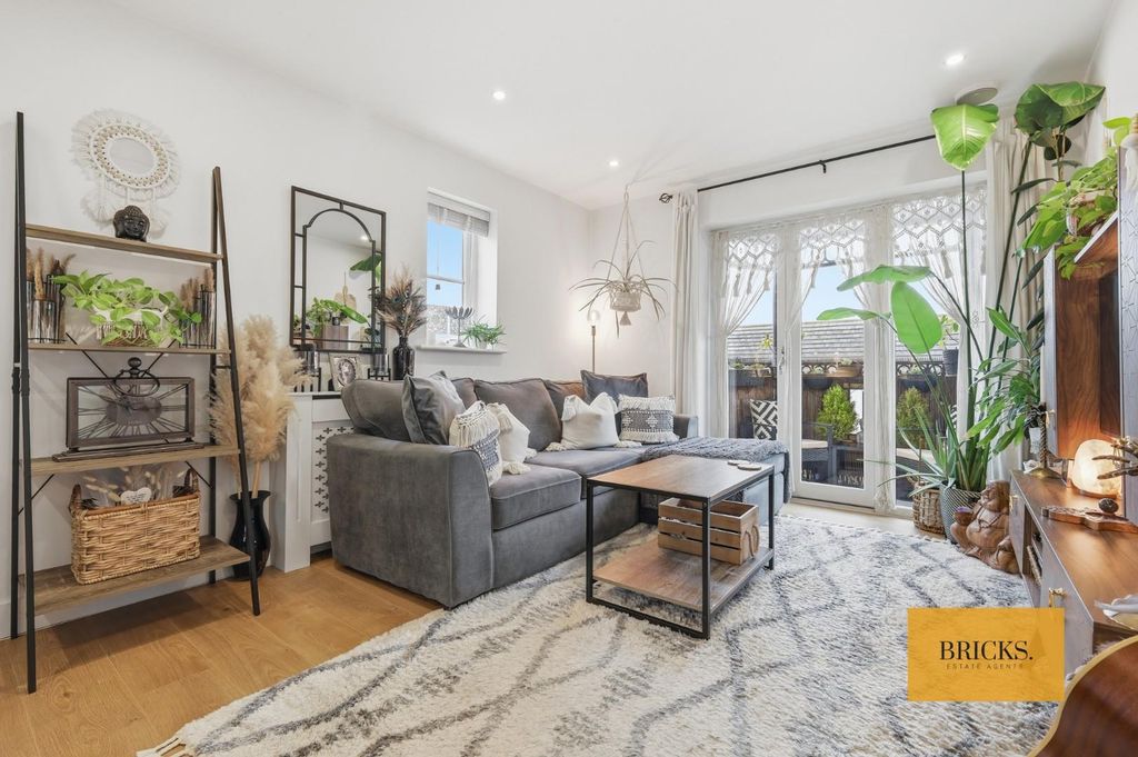 Property photo 1 of 25