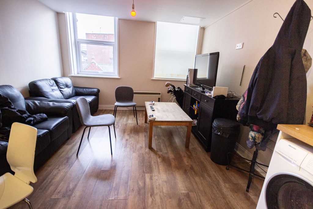 Property photo 2 of 9 1