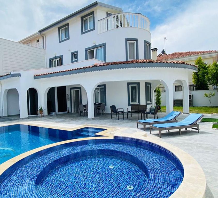 Property photo 1 of 15 Glamourous Villa With A Private Pool For Sale In Antalya - Stunning Villa With A Private Swimming Pool