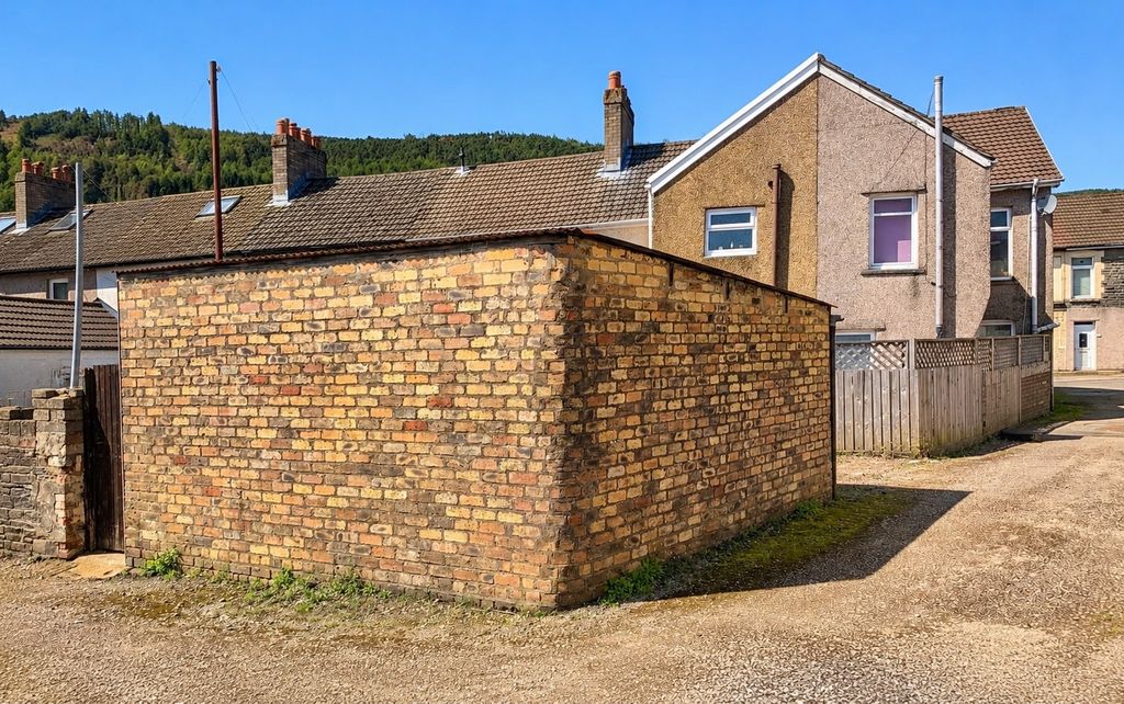 Property photo 1 of 15 Superb Investment