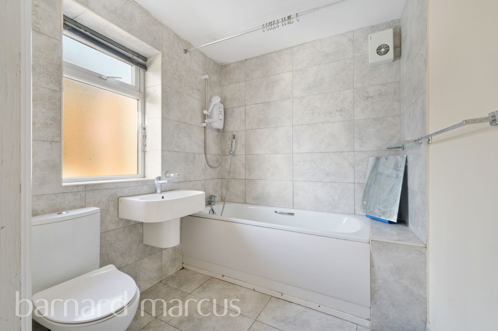 Property photo 3 of 8 Bedroom