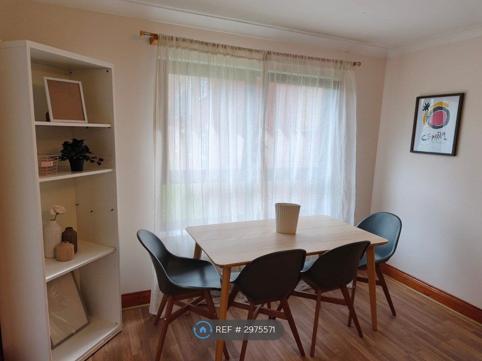 Property photo 2 of 19 Living Room / Dinning Room