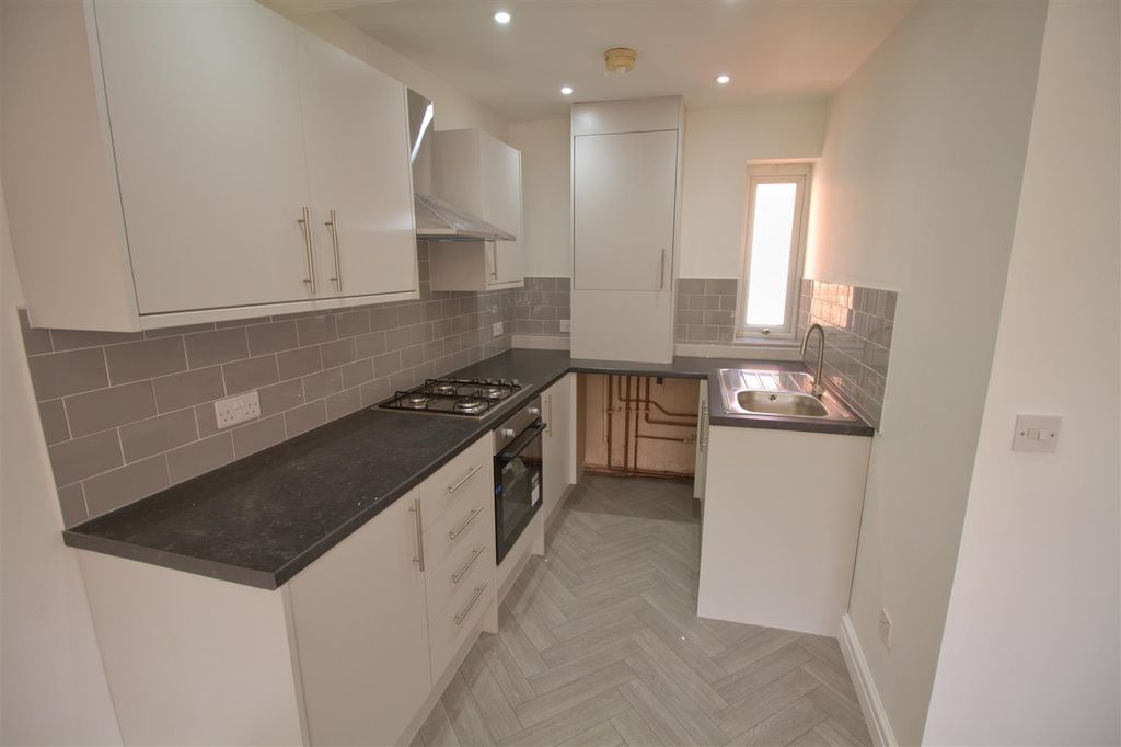 Property photo 1 of 5 Kitchen.Jpg