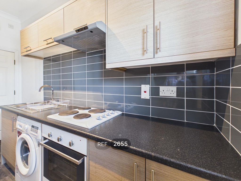 Property photo 3 of 18 Kitchen