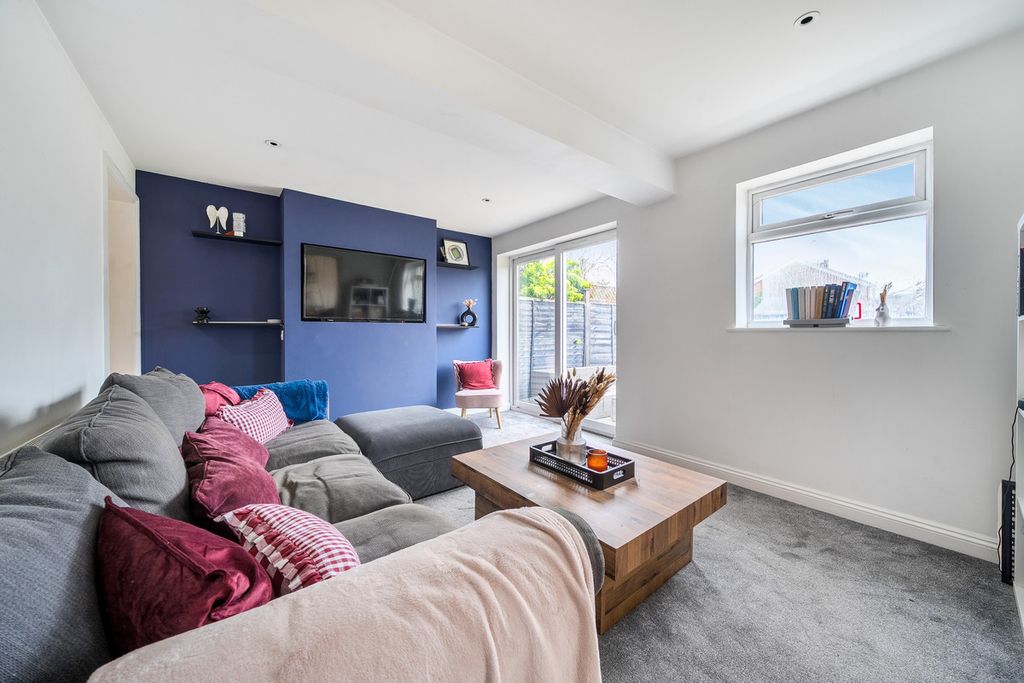 Property photo 2 of 22