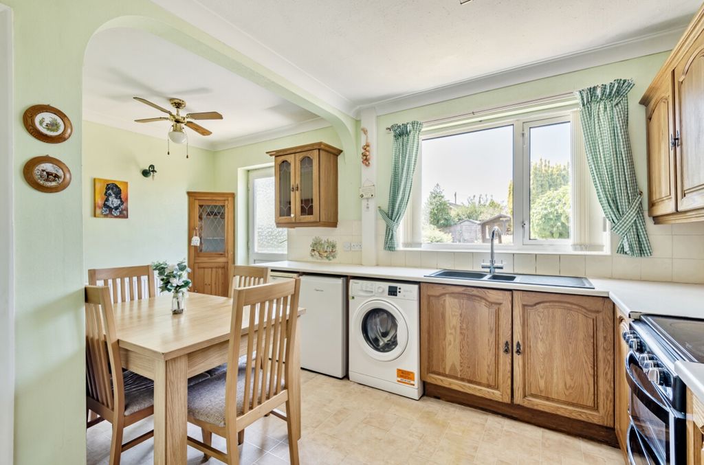 Property photo 3 of 10 1318639-8-68715614Aaef0