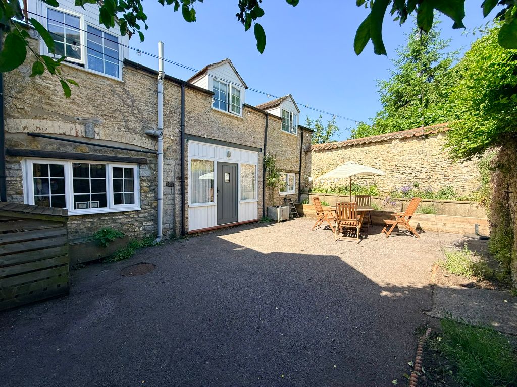 Property photo 2 of 31